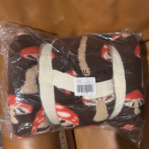 NWT mushroom print Sherpa Blanket - Brand New - Picture 7 of 9